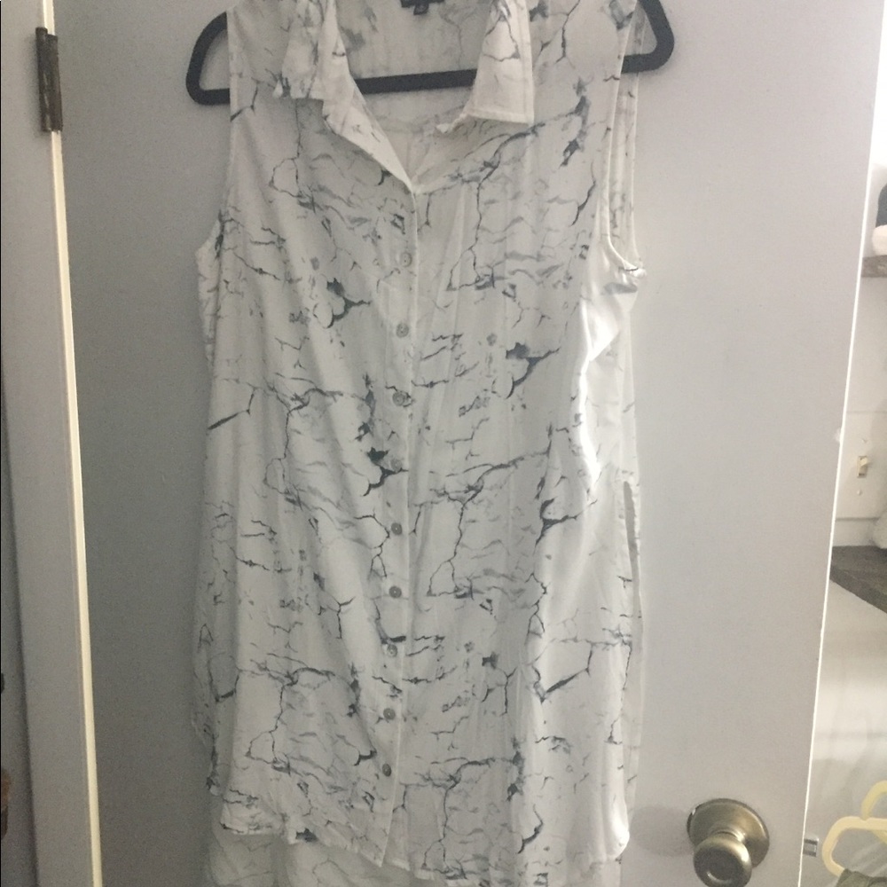 Sleeveless top with train